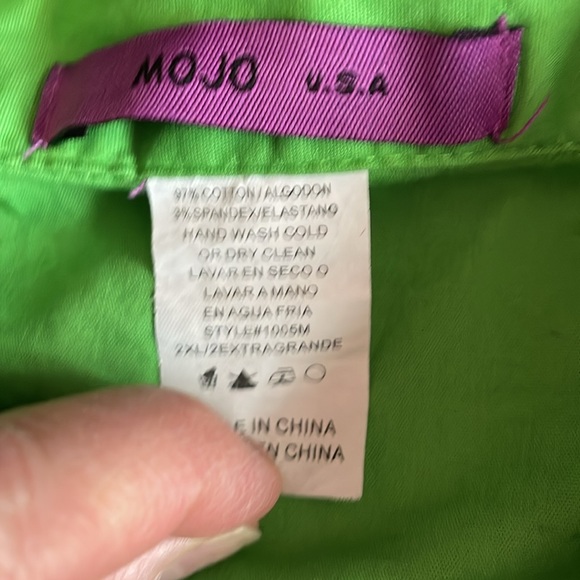 Green blouse, 3/4 length sleeves. XXL fits like a Large. - Picture 2 of 2